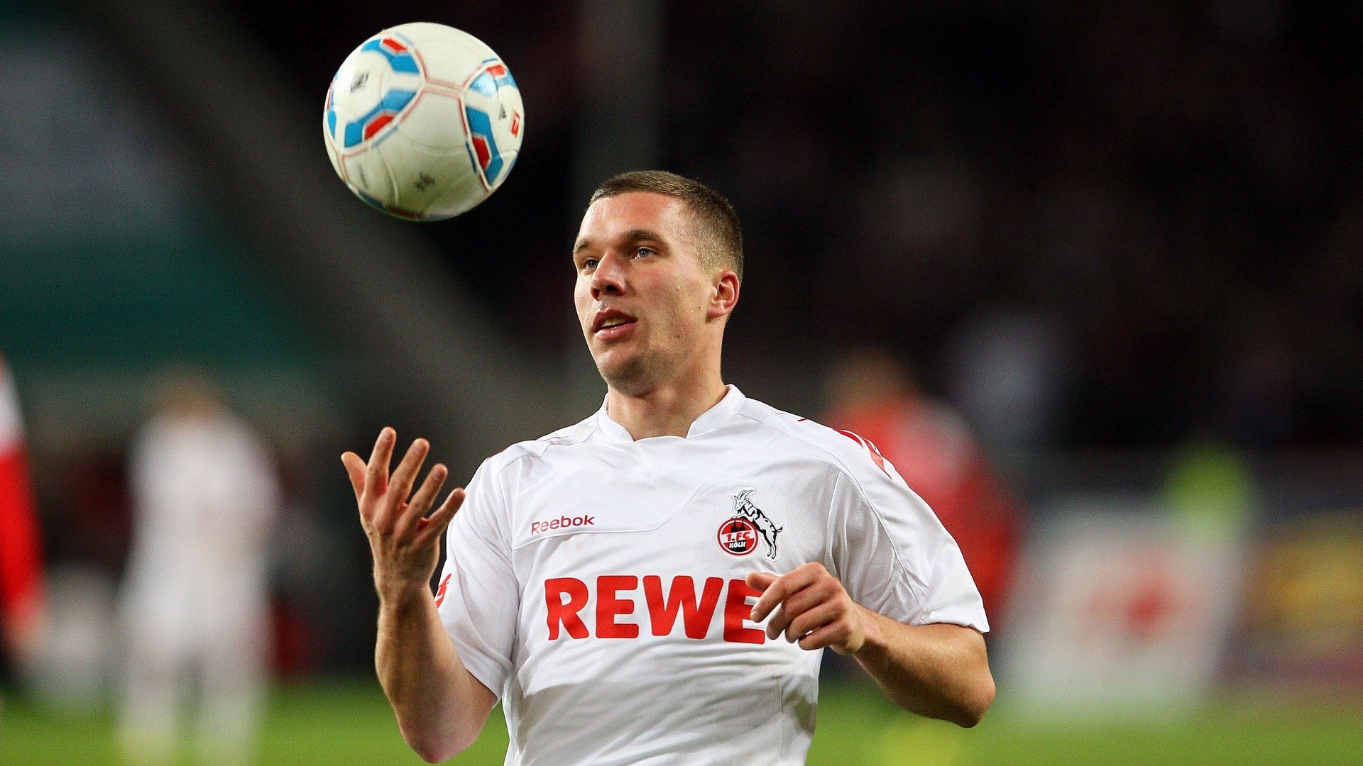 九游体育ios-逆风飞扬：用勇气逆天改命的足球战士，逆风飞扬下一句